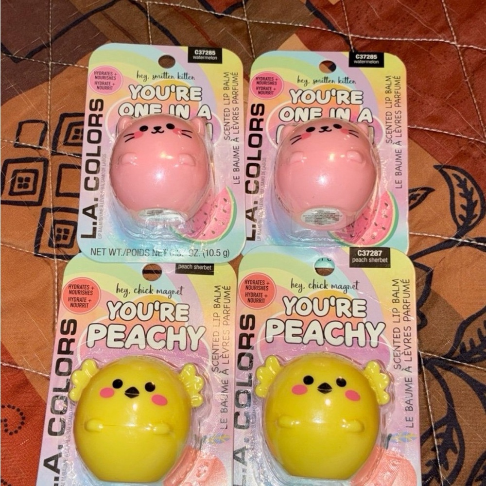 L.A. Colors animal scented  Lip Balm Duo - Pink and Yellow (4)